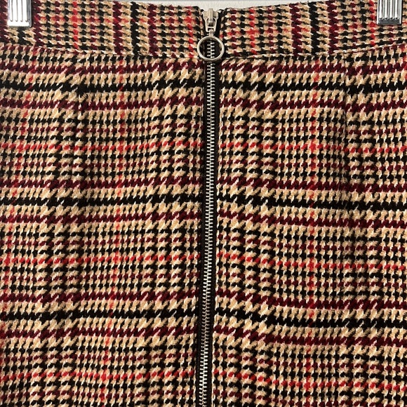 • Forever 21 Burgundy/Brown Houndstooth Skirt - Picture 3 of 9
